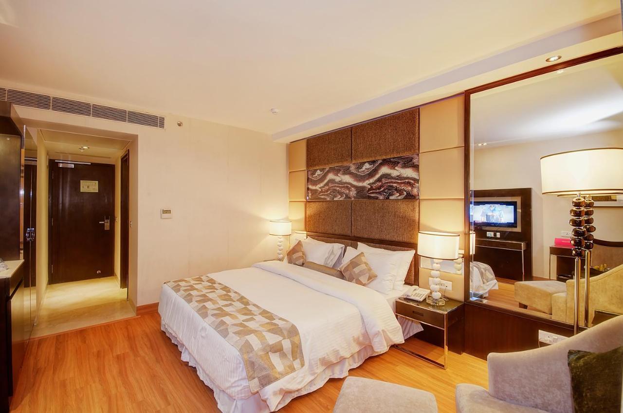 The Palm Spring A Boutique Hotel Naraina New Delhi Exterior photo