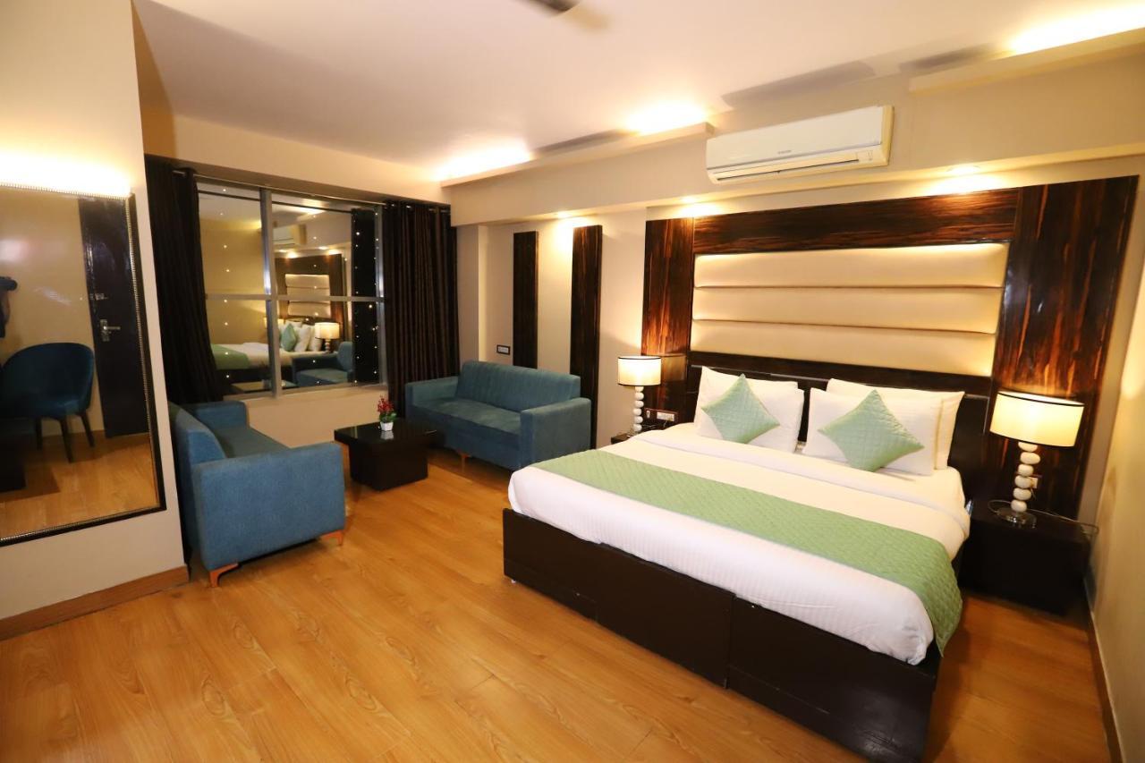 The Palm Spring A Boutique Hotel Naraina New Delhi Exterior photo